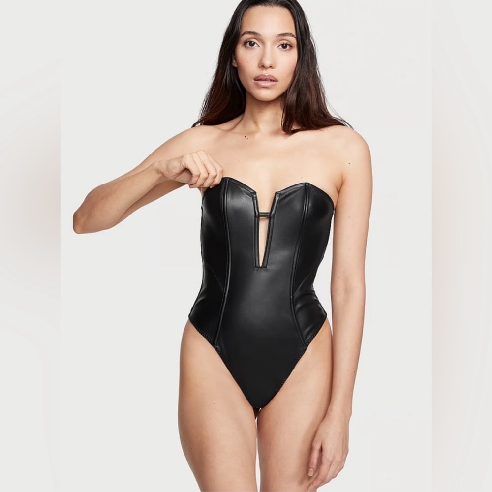 VICTORIA’S SECRET VERY SEXY FAUX LEATHER BODYSUIT-L NWOT
